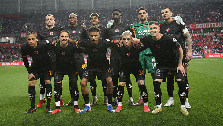 Galatasaray'da ayrılık çanları! Tecrübeli ismin bileti kesildi