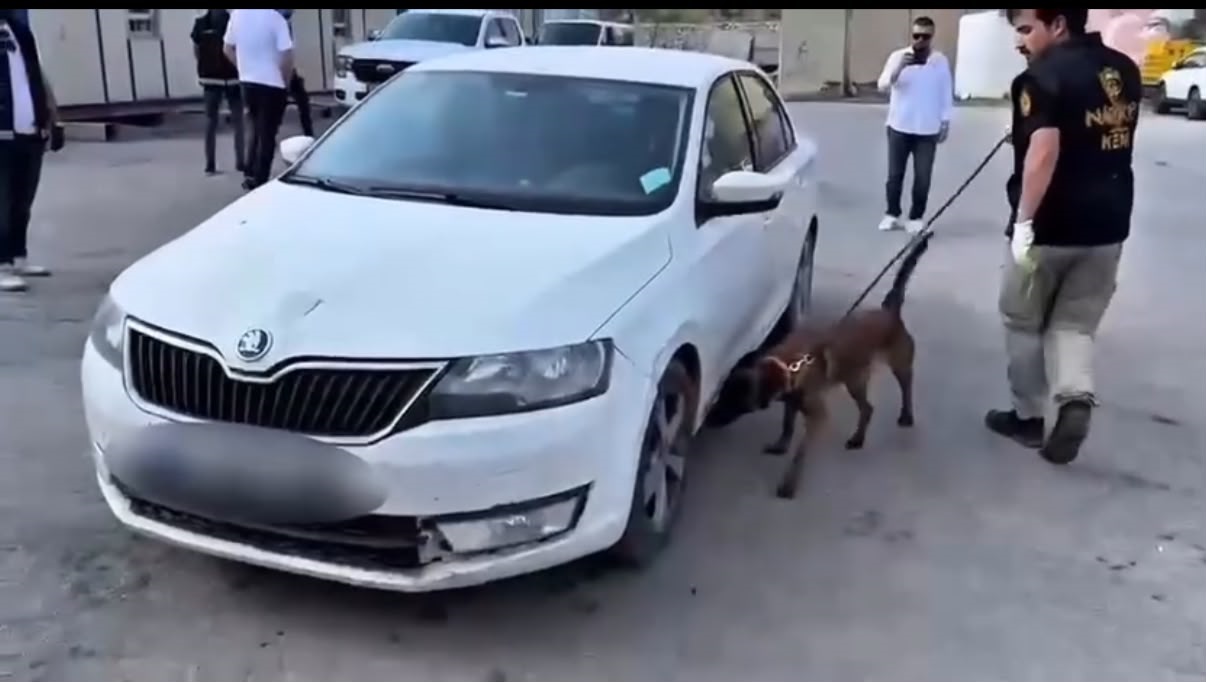 Uyuşturucu yüklü otomobilden kamu görevlisi çıktı!