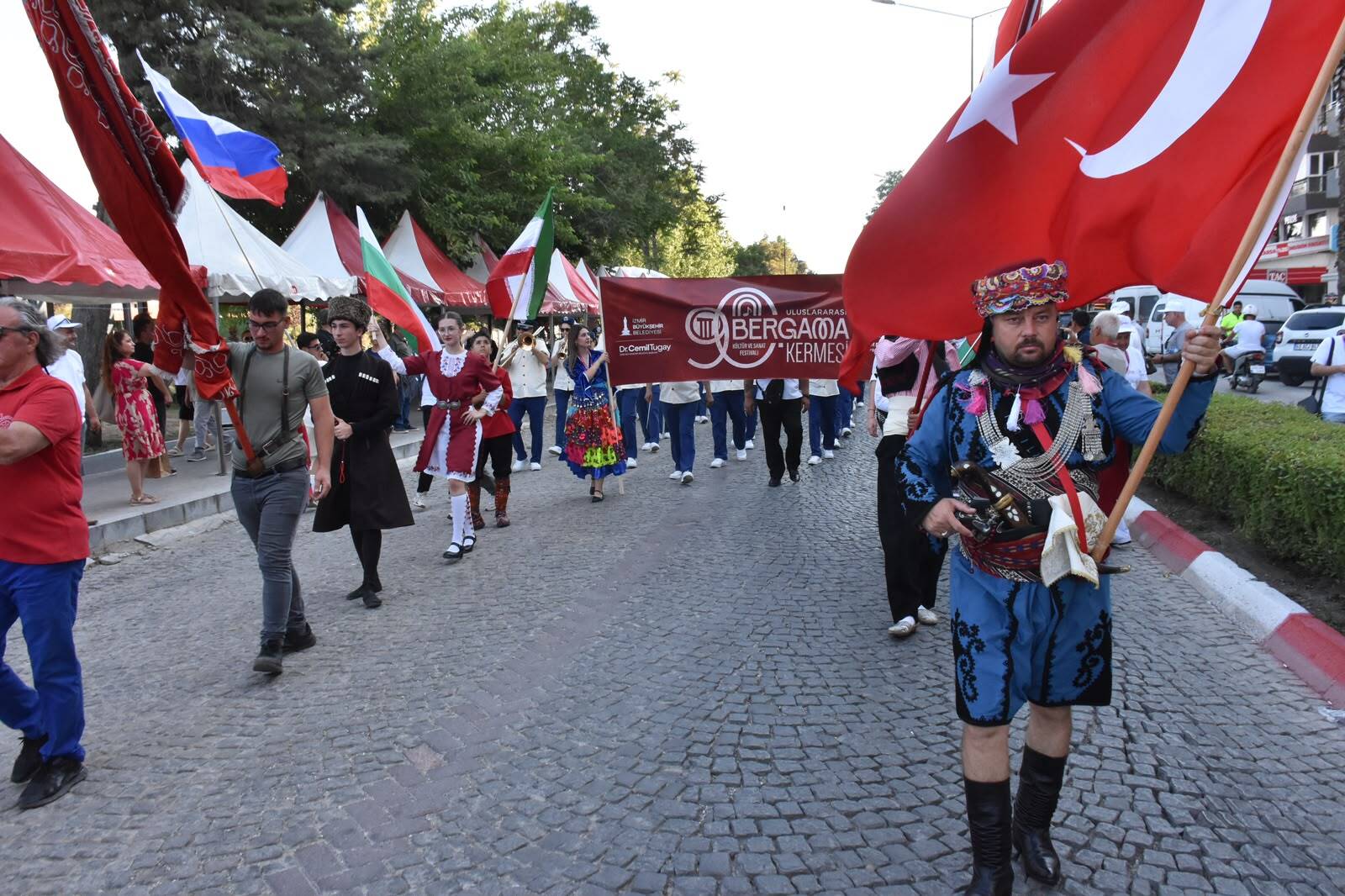 Uluslararası Bergama Kermesi başladı!