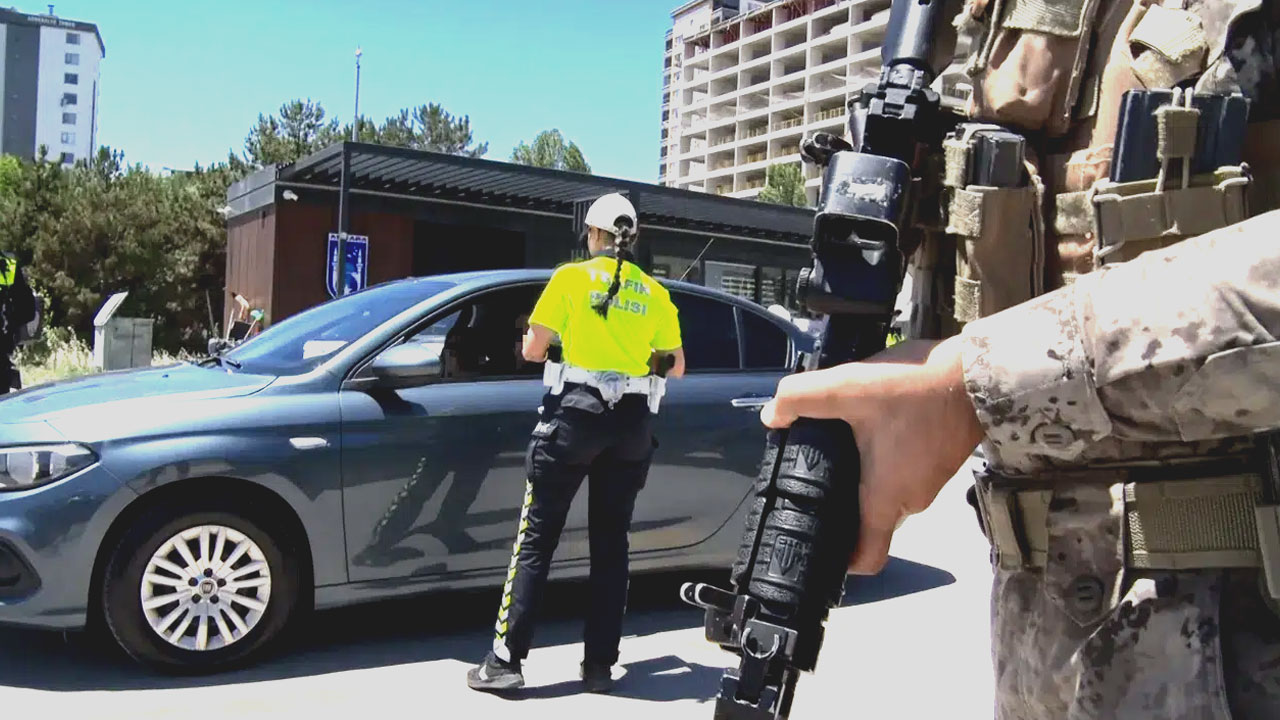 Ankara'da kuş uçurtulmuyor! Memurlara 6 gün izin verildi, 55 bin polis görevde!