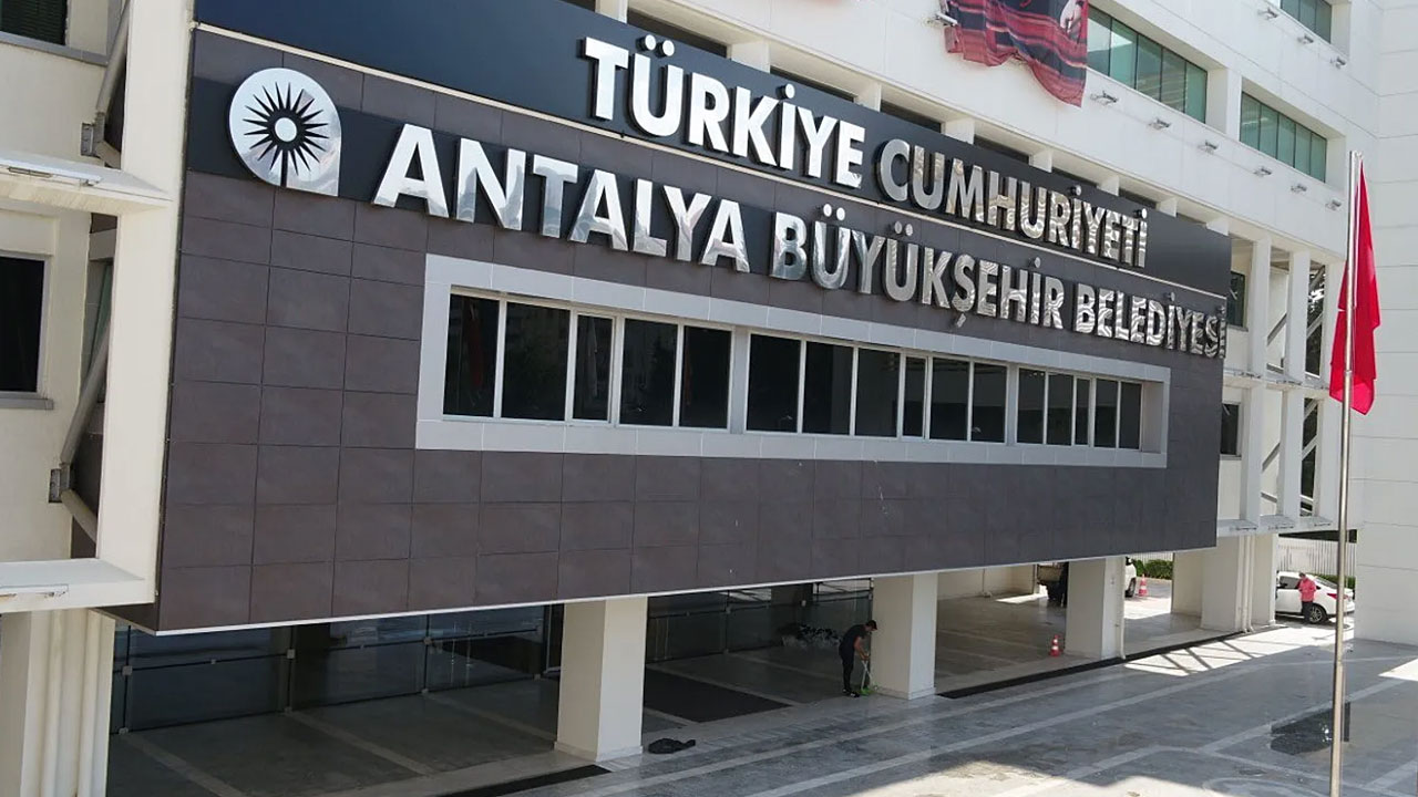 Antalya Büyükşehir Belediyesine operasyon!