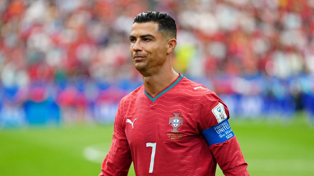 Ronaldo'ya "Messi" tezahüratları!