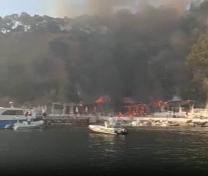 Büyükada yanıyor: 4 kişi dumandan etkilendi!