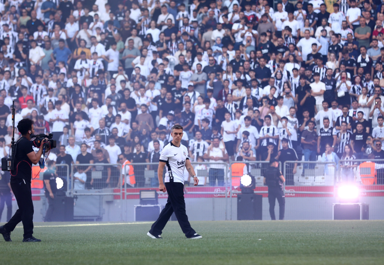 20 bin taraftarın önünde imza attı üçlü çektirdi!