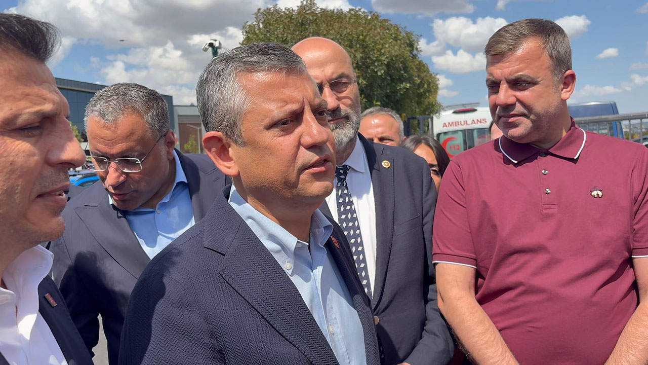 Özgür Özel, Silivri'de konuştu! "Ekrem Başkan'ın savunma hakkı engellenir durumda"